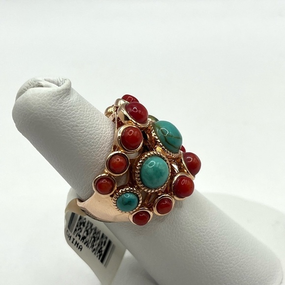 Elegant Gold and Turquoise Ring - Picture 3 of 10